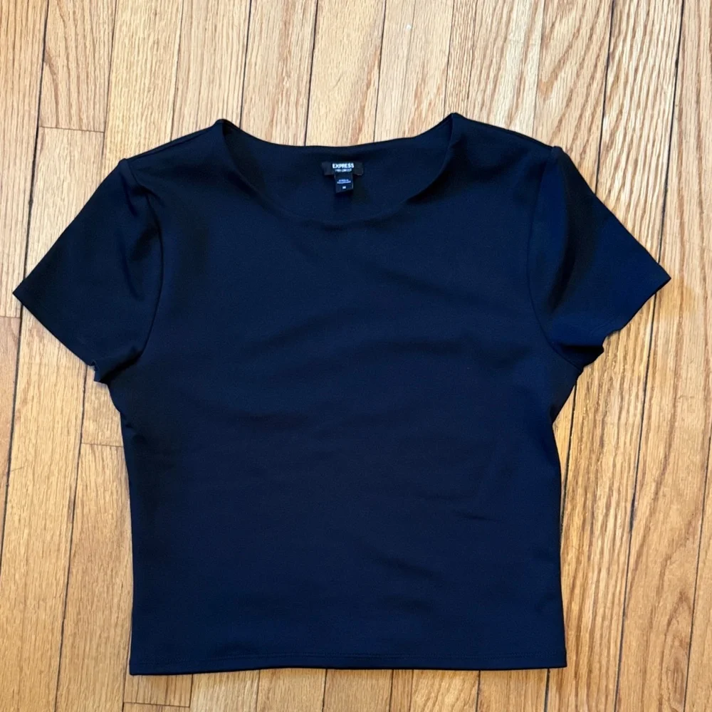 Body Contour High Compression Matte 90's Cropped Tee - black M - Picture 2 of 5